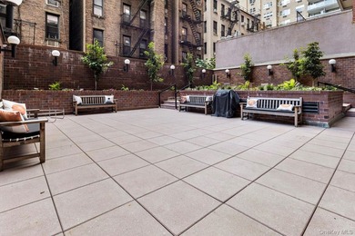 Perched on the 20th floor of a full-service Upper East Side - photo 28