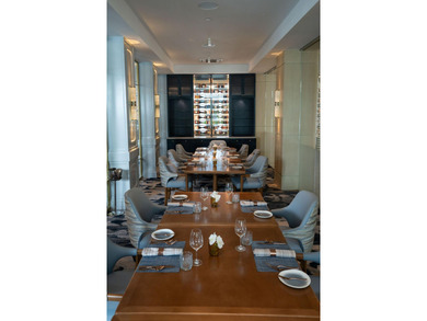 Beautifully fully renovated 7th floor corner Midrise apt - photo 46