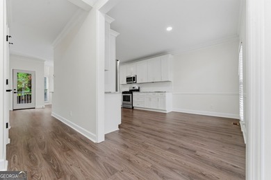 Welcome to this beautifully renovated 5-bedroom, 4-bathroom home - photo 6