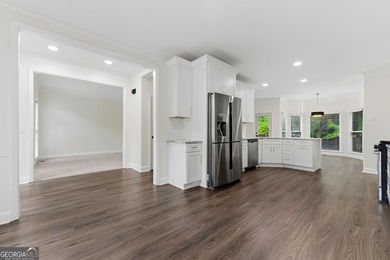 Welcome to this beautifully renovated 5-bedroom, 4-bathroom home - photo 7