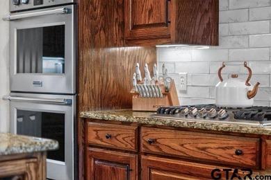Elegant Luxury Meets Backyard Oasis in Pecan Valley Ranch - photo 11