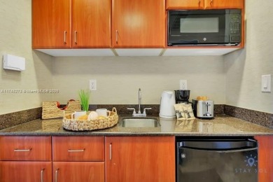 Welcome to the Exclusive & Luxurious Trump International Beach