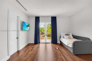 Situated on a spectacular 1.25-acre corner estate in the heart - photo 26