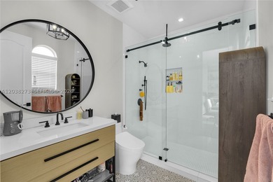 Situated on a spectacular 1.25-acre corner estate in the heart - photo 28