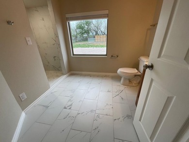 Exceptional income-producing investment in the heart of - photo 32