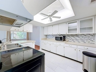 Newly renovated, ground-floor 2 bed, 2 bath condo, 1,144 sq ft - photo 4