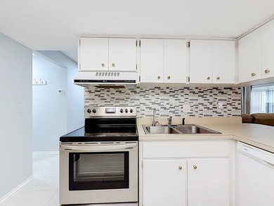 Newly renovated, ground-floor 2 bed, 2 bath condo, 1,144 sq ft - photo 9