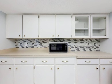 Newly renovated, ground-floor 2 bed, 2 bath condo, 1,144 sq ft - photo 10