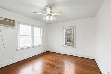 Bright and Cozy Colonial in Great Neck South! Large Open Floor - photo 14