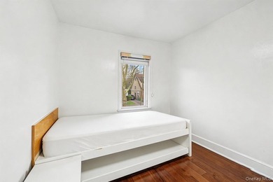 Bright and Cozy Colonial in Great Neck South! Large Open Floor - photo 16