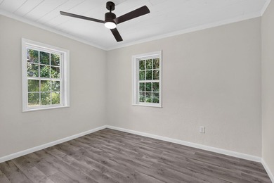 Welcome to this charming 3-bed, 1-bath concrete block home - photo 18
