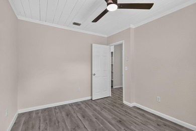 Welcome to this charming 3-bed, 1-bath concrete block home - photo 19