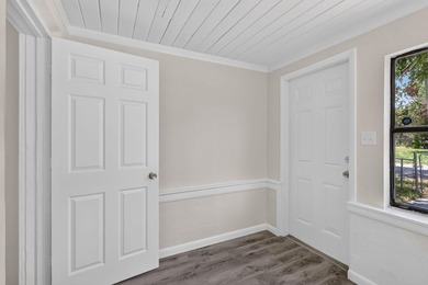 Welcome to this charming 3-bed, 1-bath concrete block home - photo 24