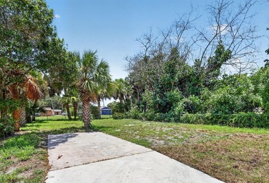 Welcome to this charming 3-bed, 1-bath concrete block home - photo 28