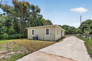 Welcome to this charming 3-bed, 1-bath concrete block home - photo 29