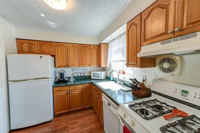 Opportunity awaits! Do not miss out on this gorgeous split level - photo 32