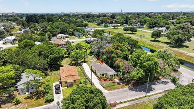 Welcome to this charming 3-bed, 1-bath concrete block home - photo 36
