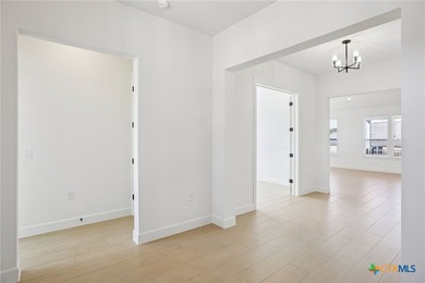 Monroe plan with upgraded kitchen, quartz countertops, upgraded - photo 4