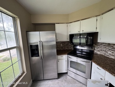 Enjoy second-floor living in this spacious 3-bedroom, 3-bath - photo 5