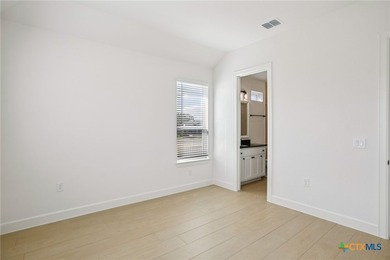 Monroe plan with upgraded kitchen, quartz countertops, upgraded - photo 6