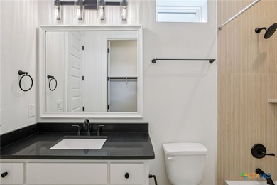 Monroe plan with upgraded kitchen, quartz countertops, upgraded - photo 9