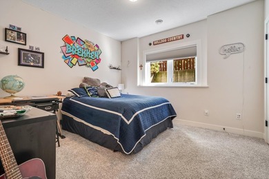 Welcome to this beautifully maintained, move-in ready - photo 8