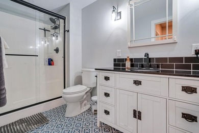 Welcome to this beautifully maintained, move-in ready - photo 10