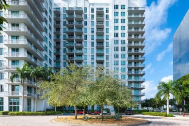 Lake Townhome/Townhouse For Sale in West Palm Beach, Florida