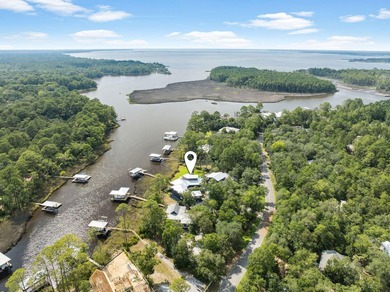 Welcome to this stunning waterfront retreat in historic Point - photo 12