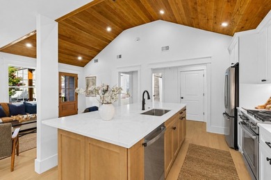 Welcome to 7 Larnes Street, a stunning elevated home located in - photo 19
