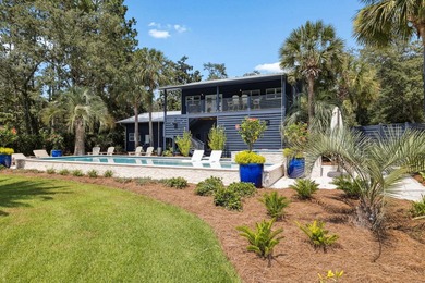 Welcome to this stunning waterfront retreat in historic Point - photo 19