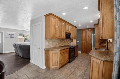 BACK ON MARKET at no fault of the property! Don't miss your - photo 6