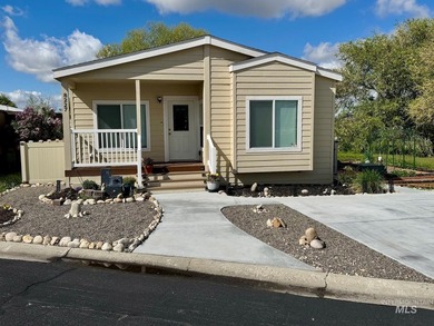 Welcome to this beautiful move-in ready 2023 manufactured home - photo 1