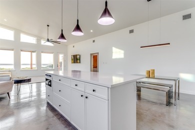 Charming Lake House Retreat with Breathtaking 180 degrees Views - photo 12