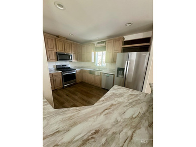 Welcome to this beautiful move-in ready 2023 manufactured home - photo 3