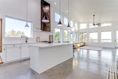 Charming Lake House Retreat with Breathtaking 180 degrees Views - photo 13