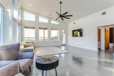Charming Lake House Retreat with Breathtaking 180 degrees Views - photo 14