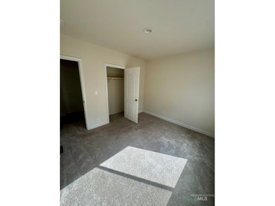Welcome to this beautiful move-in ready 2023 manufactured home - photo 5