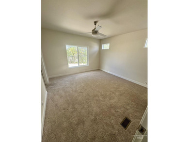 Welcome to this beautiful move-in ready 2023 manufactured home - photo 6