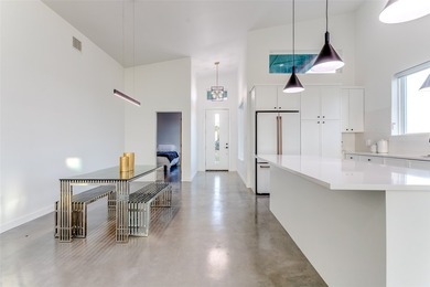 Charming Lake House Retreat with Breathtaking 180 degrees Views - photo 16
