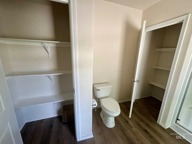Welcome to this beautiful move-in ready 2023 manufactured home - photo 8