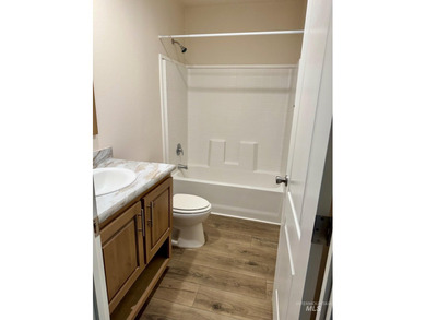 Welcome to this beautiful move-in ready 2023 manufactured home - photo 9