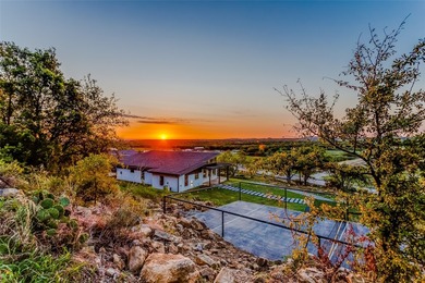 Charming Lake House Retreat with Breathtaking 180 degrees Views - photo 23