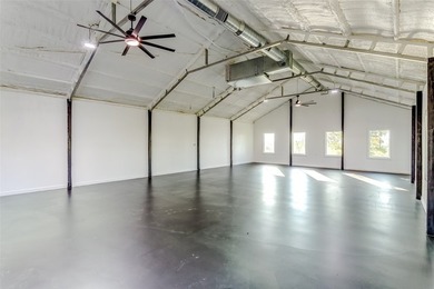 Charming Lake House Retreat with Breathtaking 180 degrees Views - photo 25