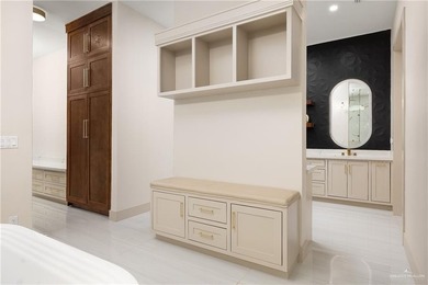 Stunning residence offering refined luxury and exceptional - photo 27