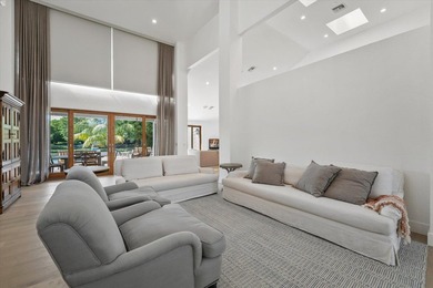 Modern residence in the most perfect setting offering iconic - photo 13