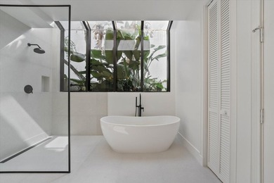 Modern residence in the most perfect setting offering iconic - photo 29