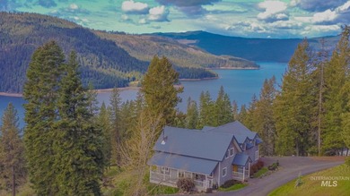 Exceptional custom home on 27.72 acres overlooking the iconic - photo 1