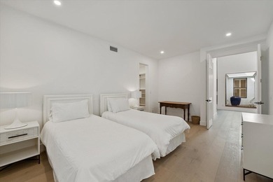 Modern residence in the most perfect setting offering iconic - photo 41