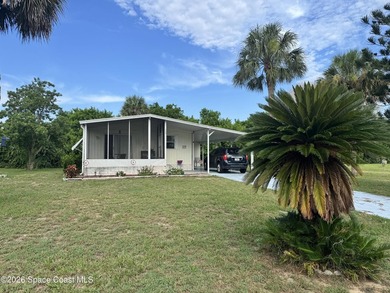 Charming, manufactured home located on the perimeter of an adult - photo 2